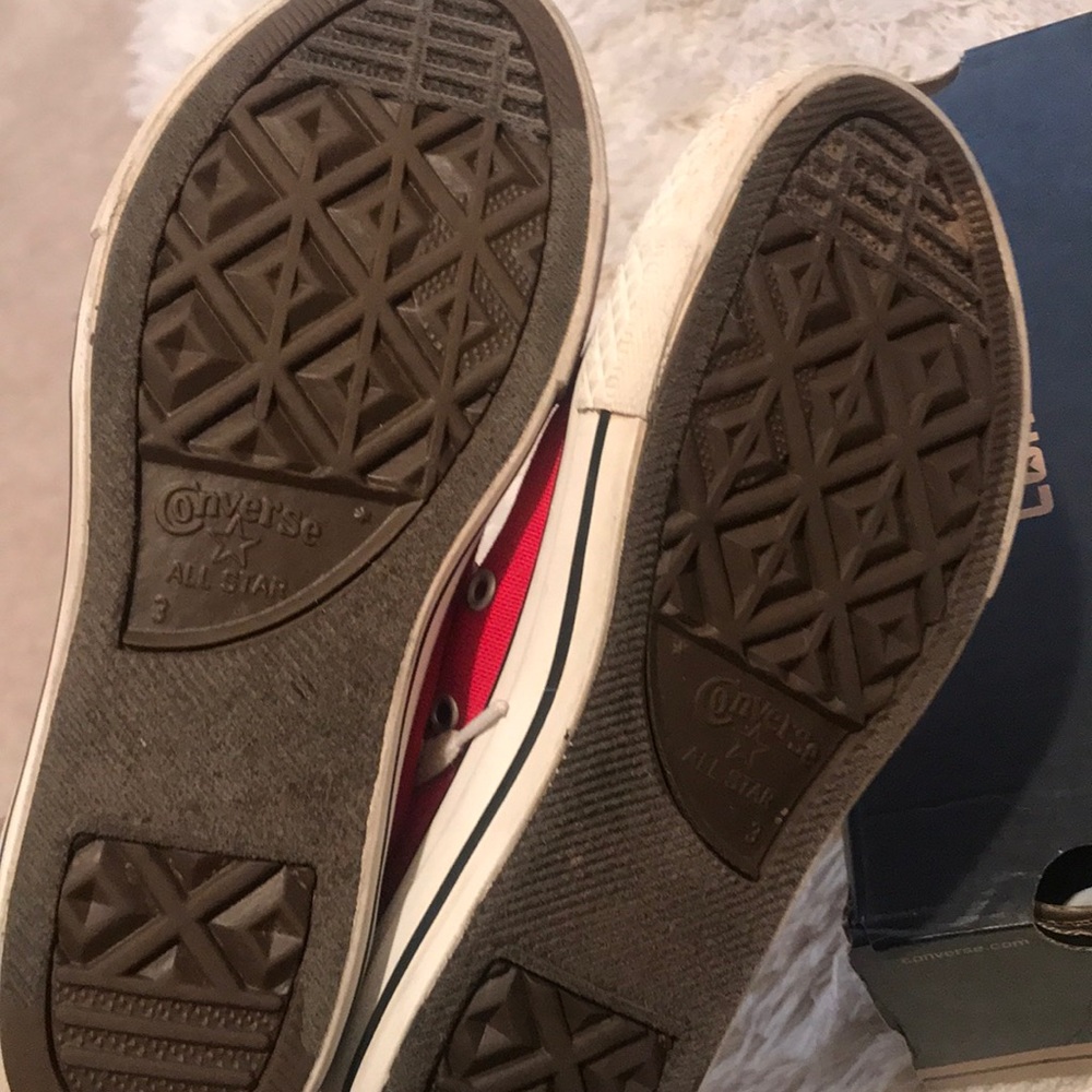 Red converse - Picture 5 of 6
